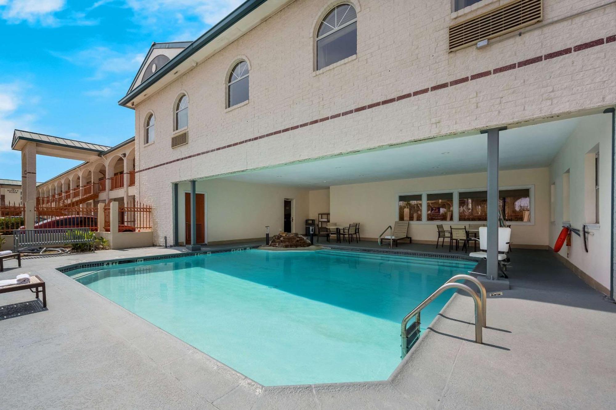 Quality Inn & Suites Cypress Extérieur photo