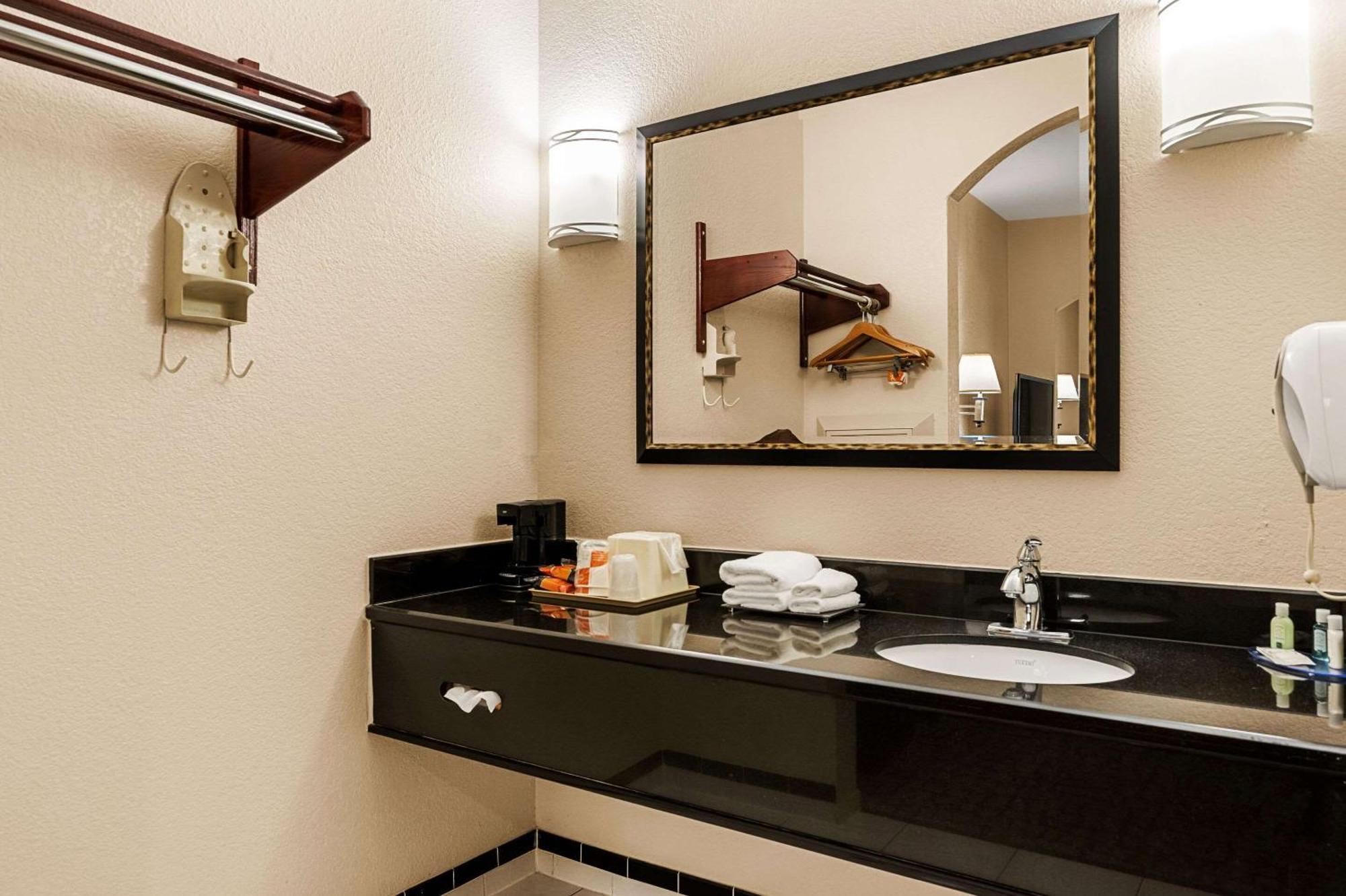 Quality Inn & Suites Cypress Extérieur photo