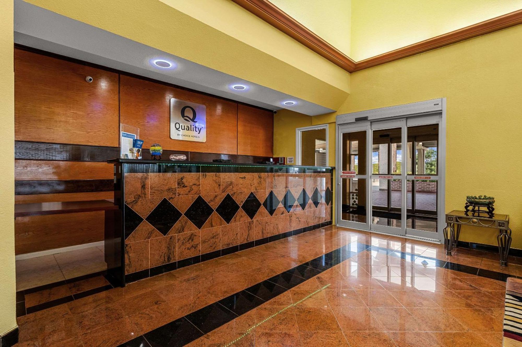 Quality Inn & Suites Cypress Extérieur photo
